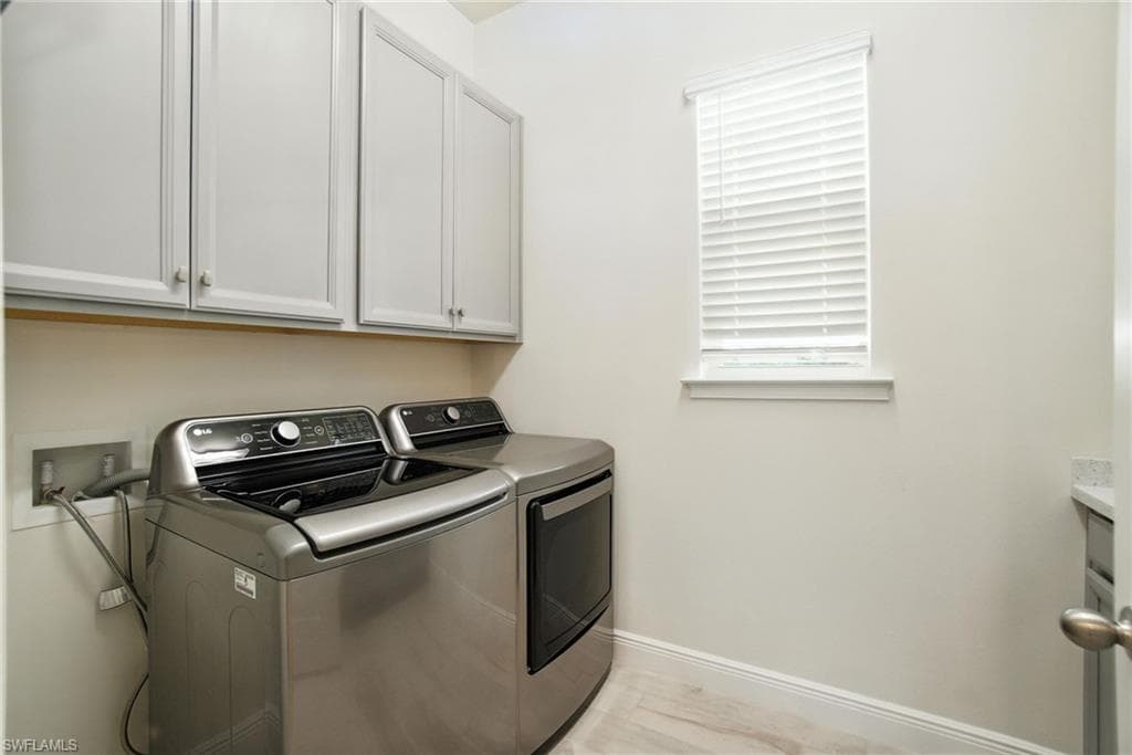 3387 Pilot CIR, NAPLES FL 34120-22