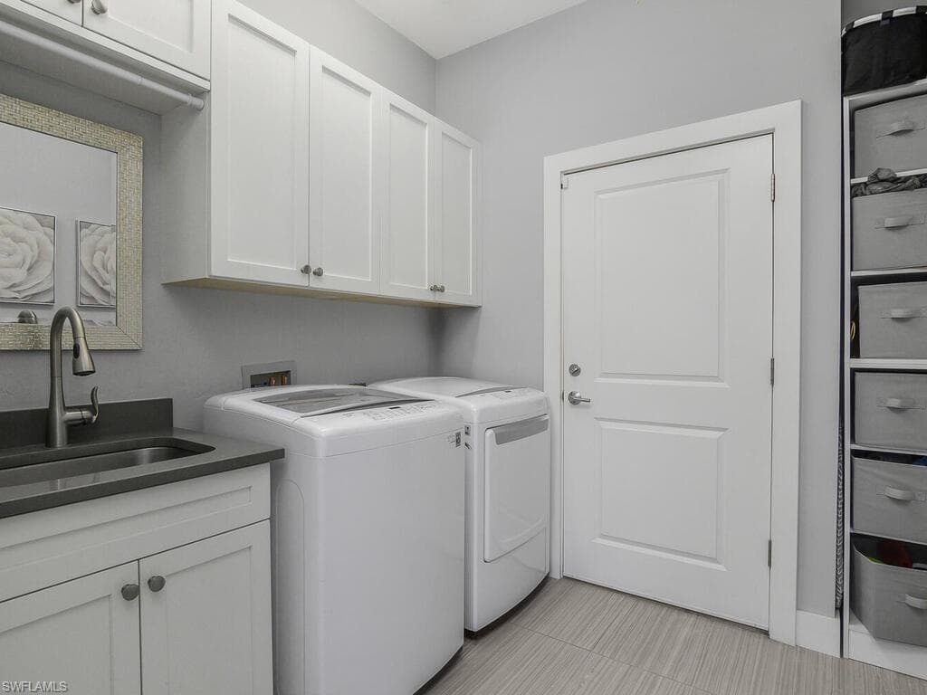 609 Crescent ST, MARCO ISLAND FL 34145-26