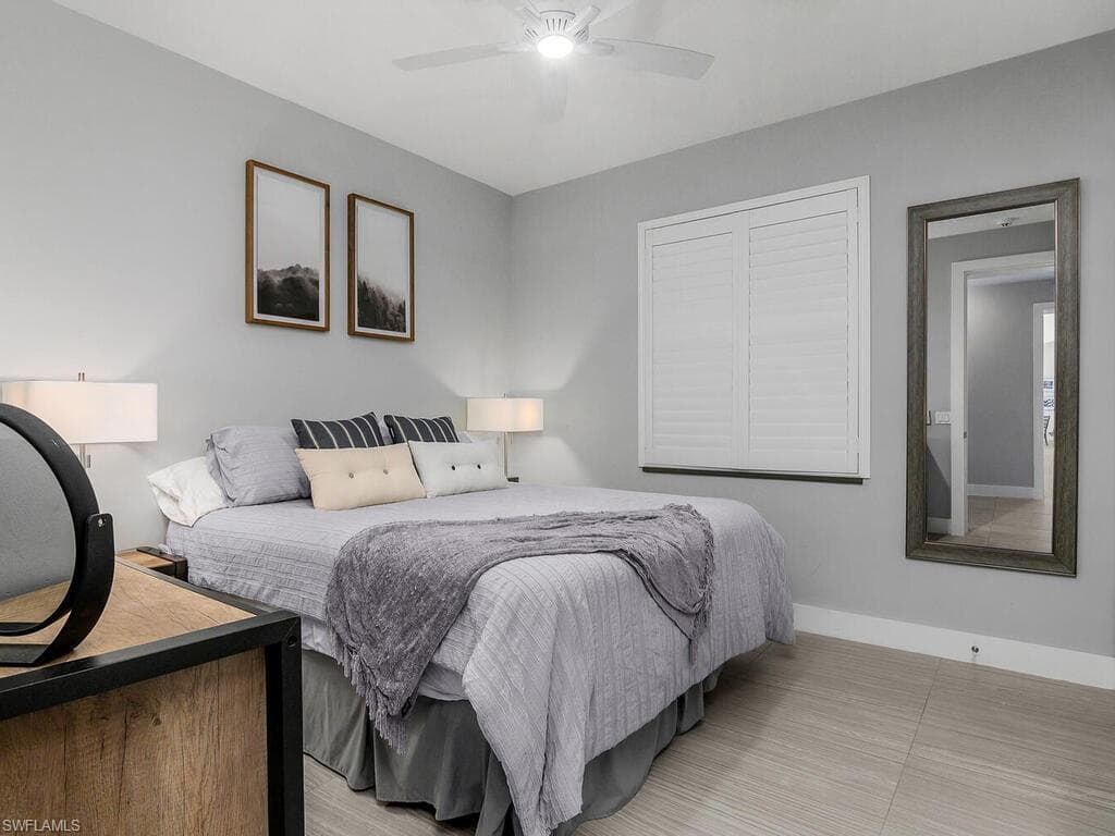 609 Crescent ST, MARCO ISLAND FL 34145-29