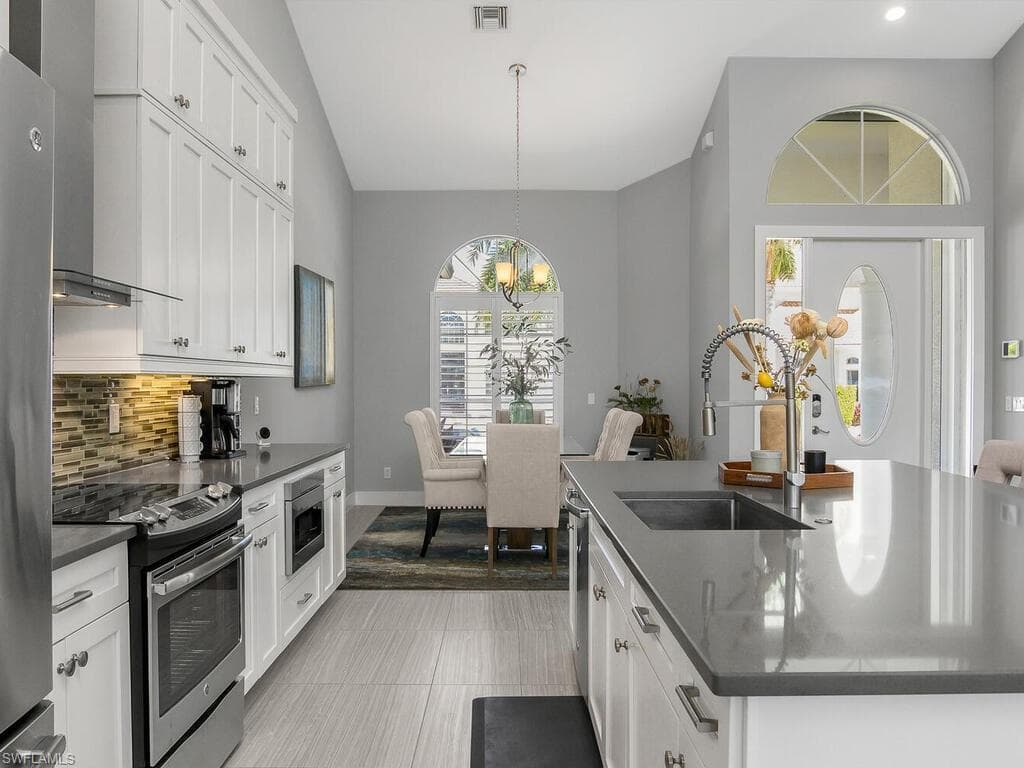 609 Crescent ST, MARCO ISLAND FL 34145-24