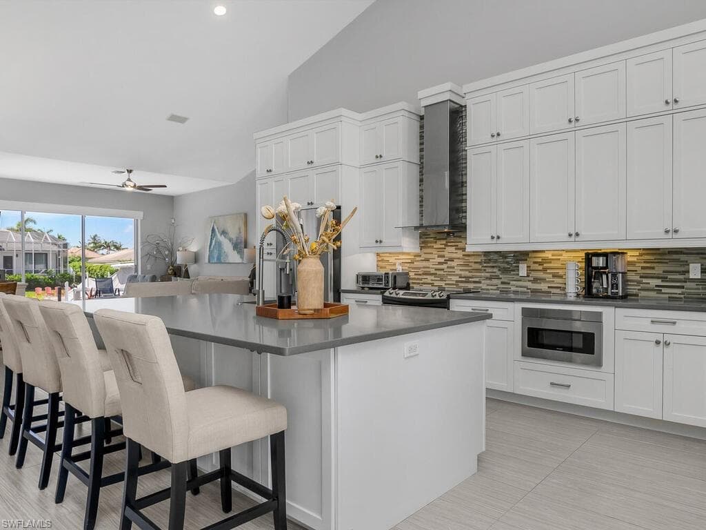 609 Crescent ST, MARCO ISLAND FL 34145-20