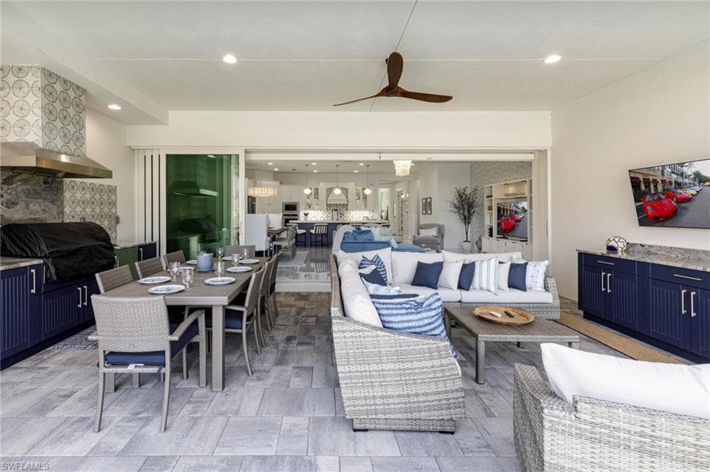 8963 Gustavia CT, NAPLES FL 34112-8