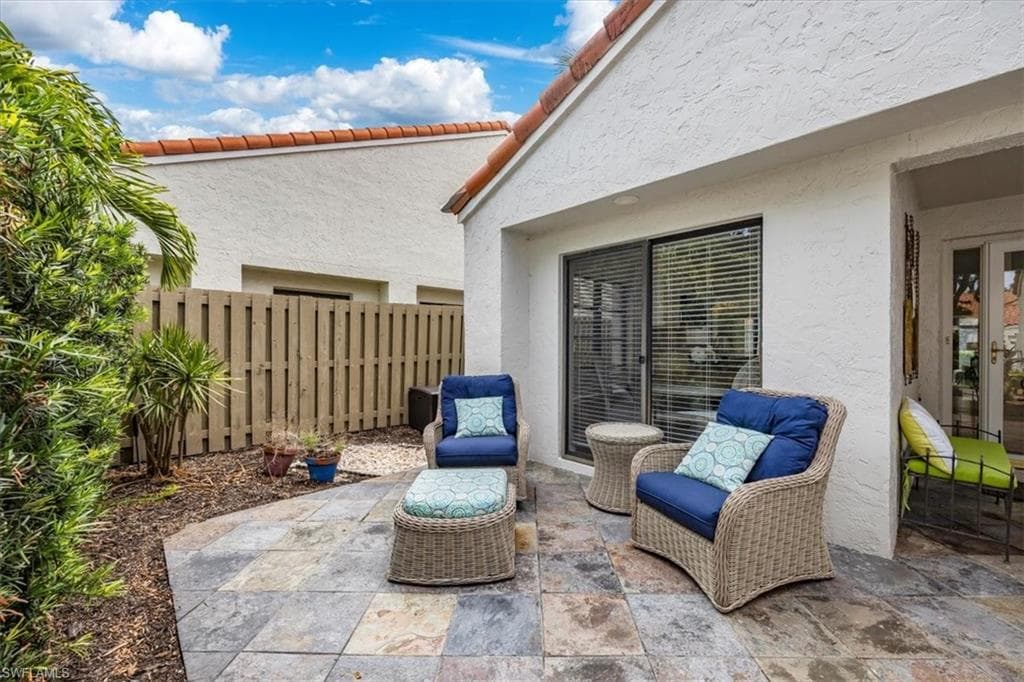 833 Reef Point CIR, NAPLES FL 34108-1