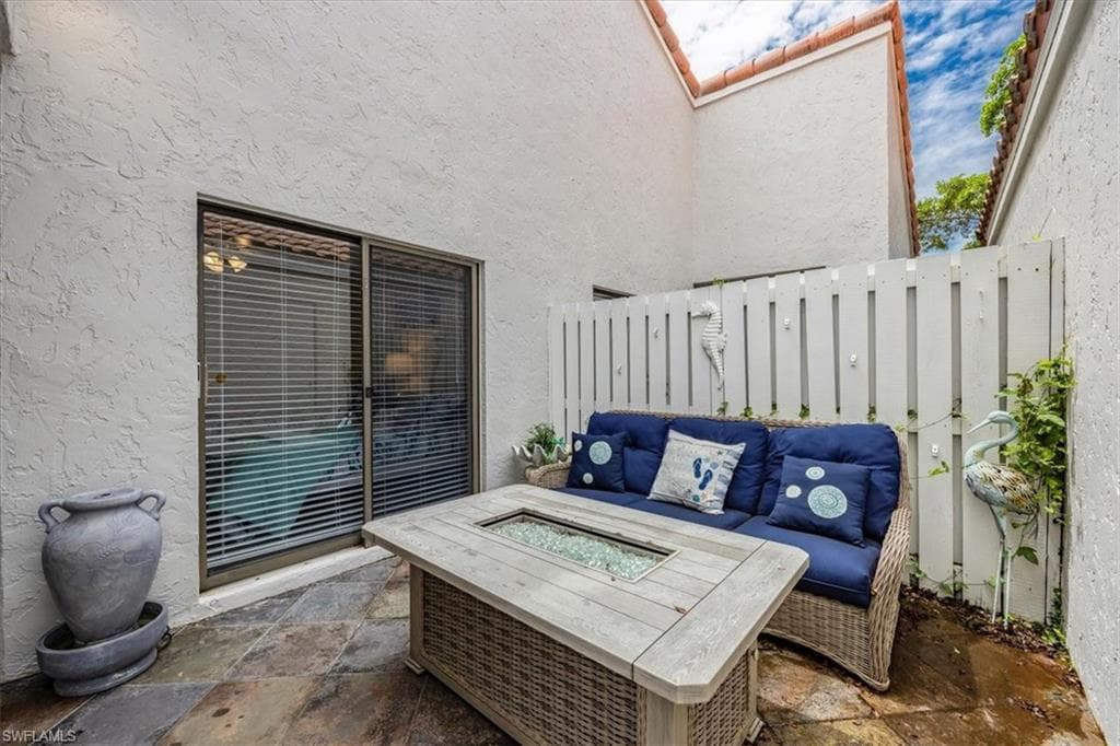 833 Reef Point CIR, NAPLES FL 34108-15