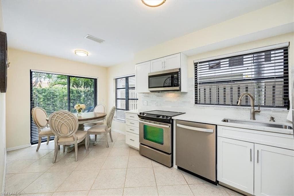 833 Reef Point CIR, NAPLES FL 34108-6