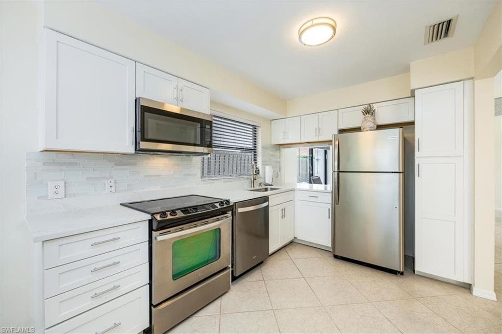 833 Reef Point CIR, NAPLES FL 34108-7