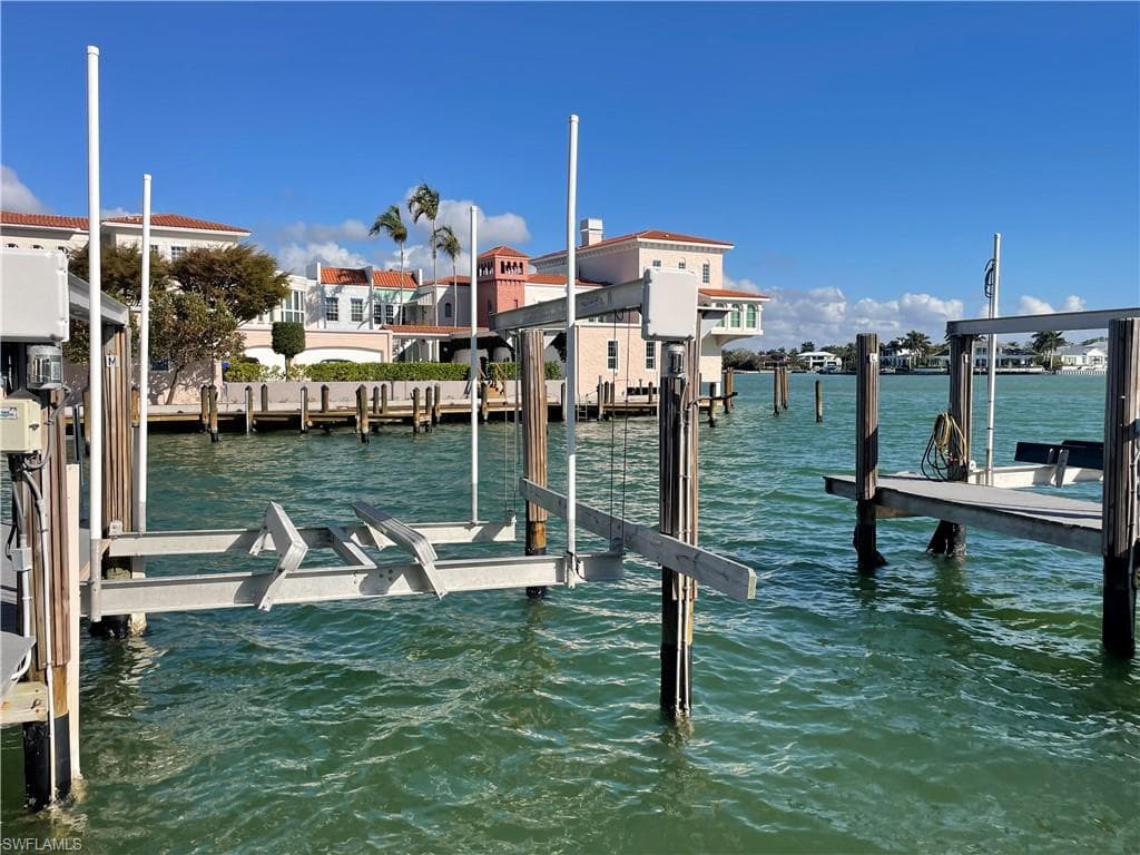 3500 Gulf Shore BLVD N # 104, NAPLES FL 34103-22