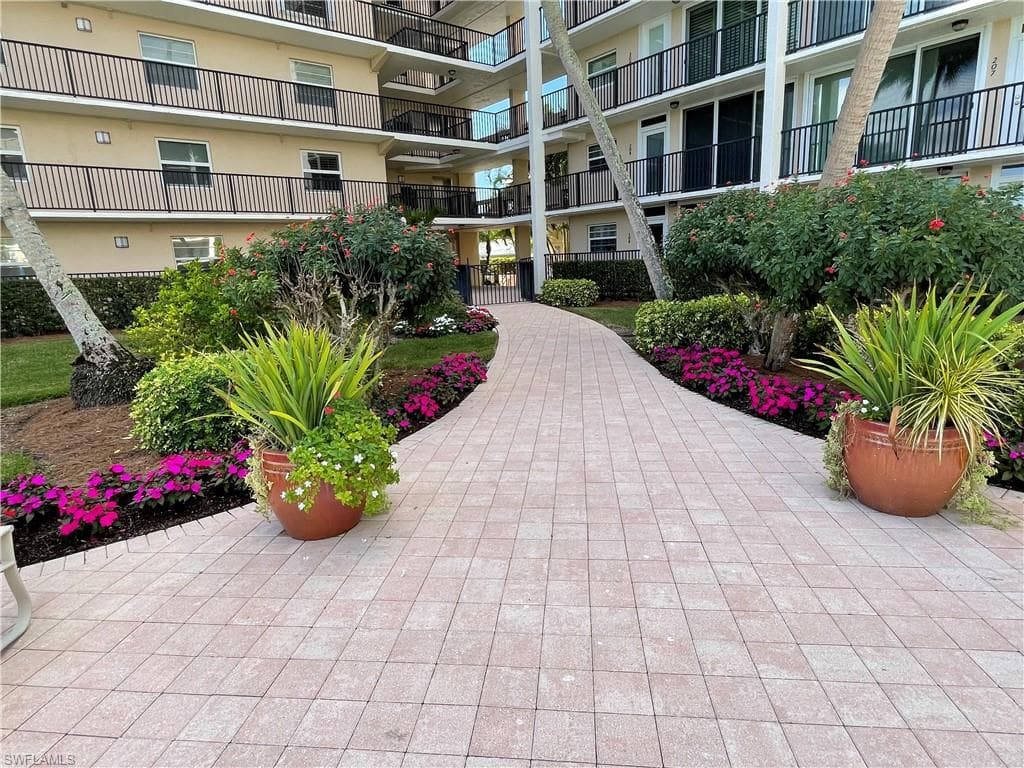 3500 Gulf Shore BLVD N # 104, NAPLES FL 34103-21