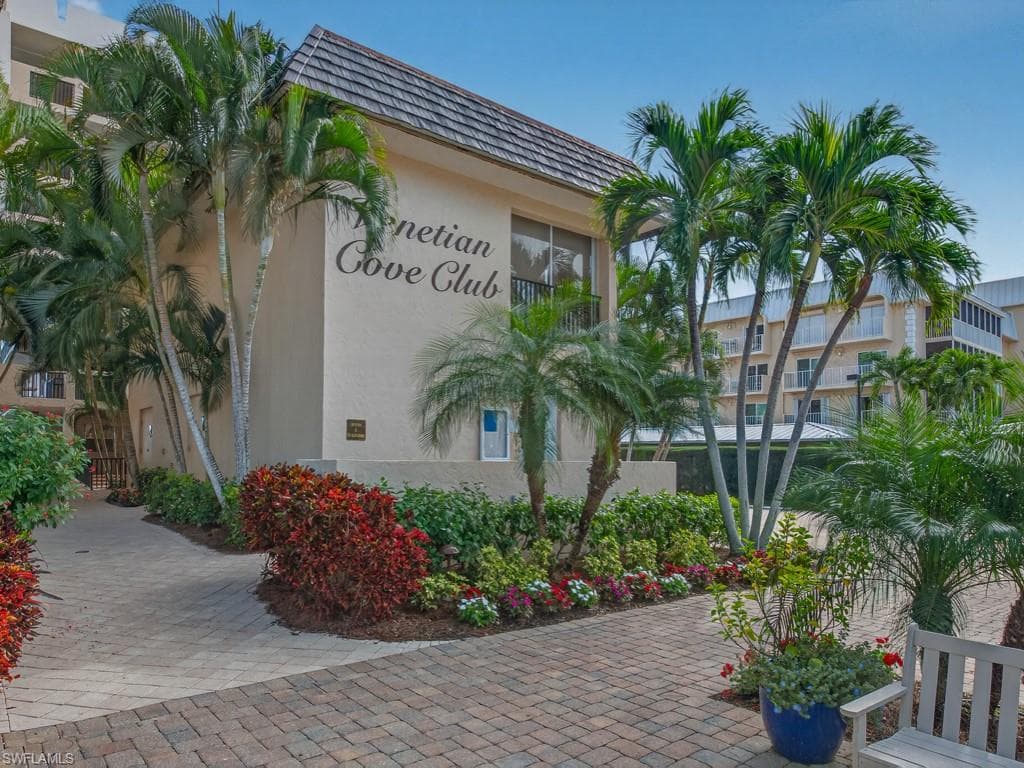 3500 Gulf Shore BLVD N # 104, NAPLES FL 34103-19