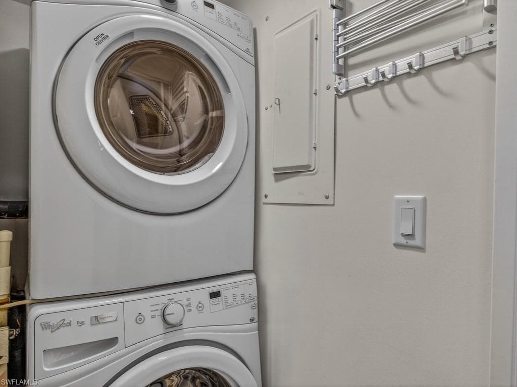 3500 Gulf Shore BLVD N # 104, NAPLES FL 34103-18