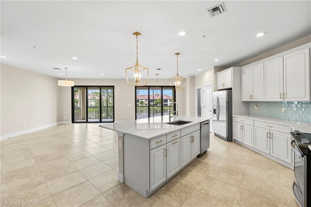 15140 Palmer Lake CIR # 201, NAPLES FL 34109-4