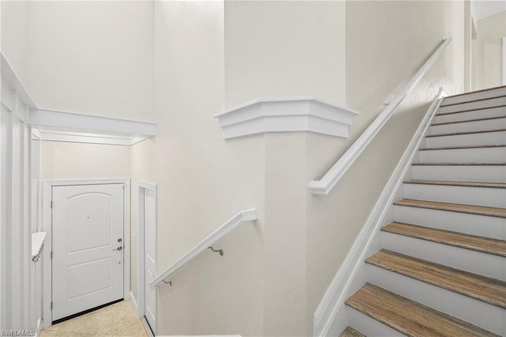 15140 Palmer Lake CIR # 201, NAPLES FL 34109-19