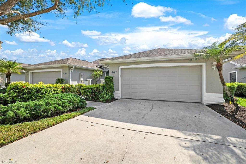 6187 Mandalay CIR # 32, NAPLES FL 34112-1