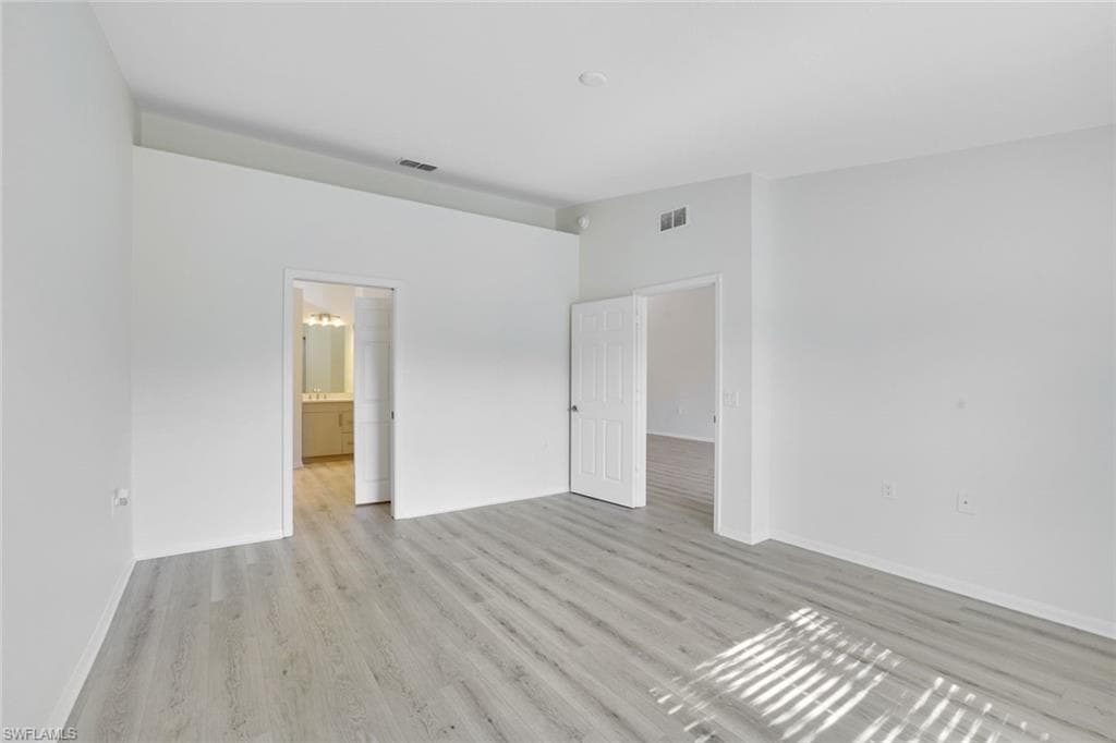 6187 Mandalay CIR # 32, NAPLES FL 34112-8