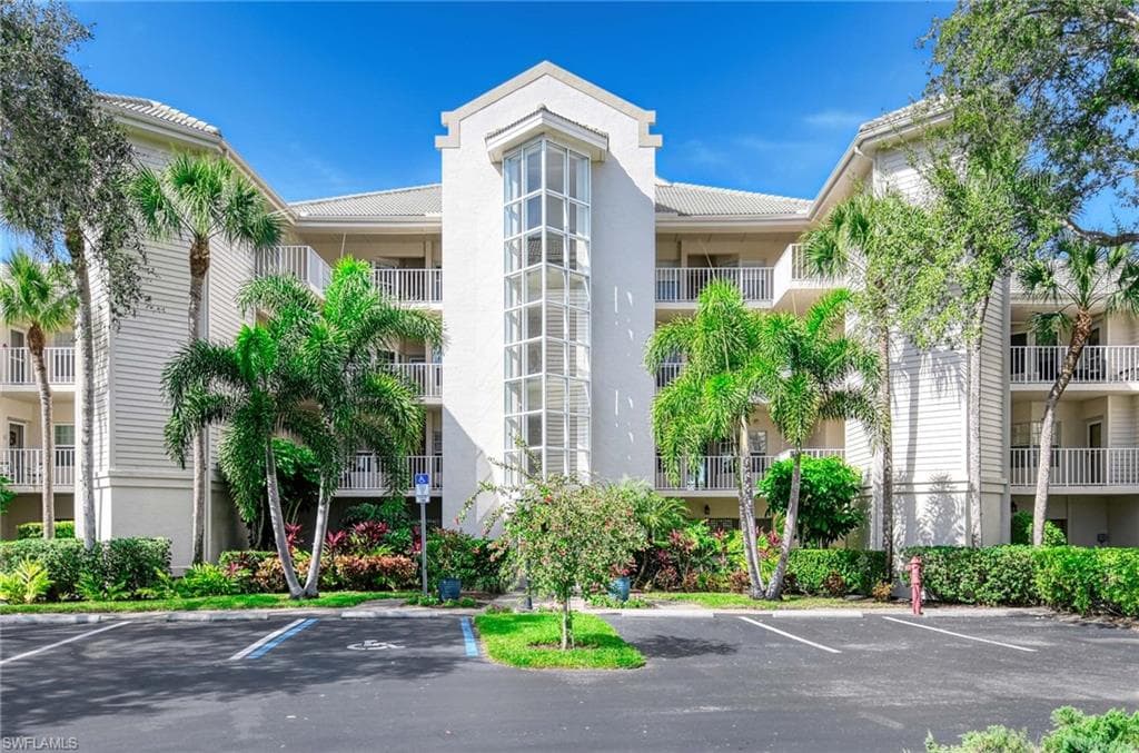 4140 Bayhead DR # 203, BONITA SPRINGS FL 34134-19