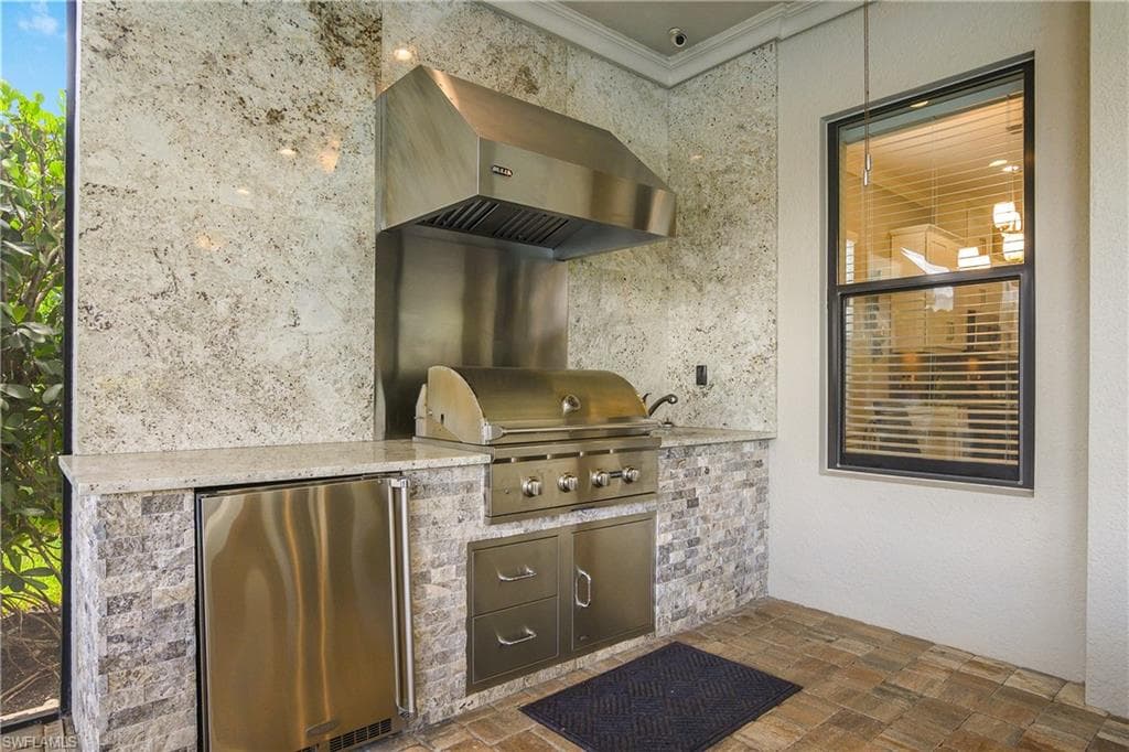 9126 Trivoli TER, NAPLES FL 34119-6