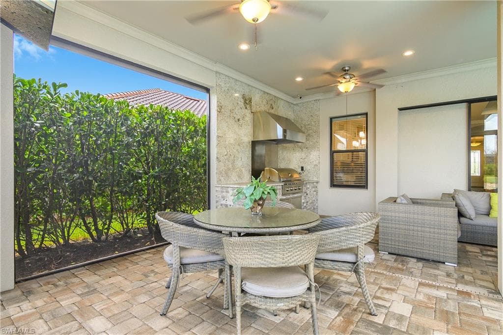 9126 Trivoli TER, NAPLES FL 34119-4