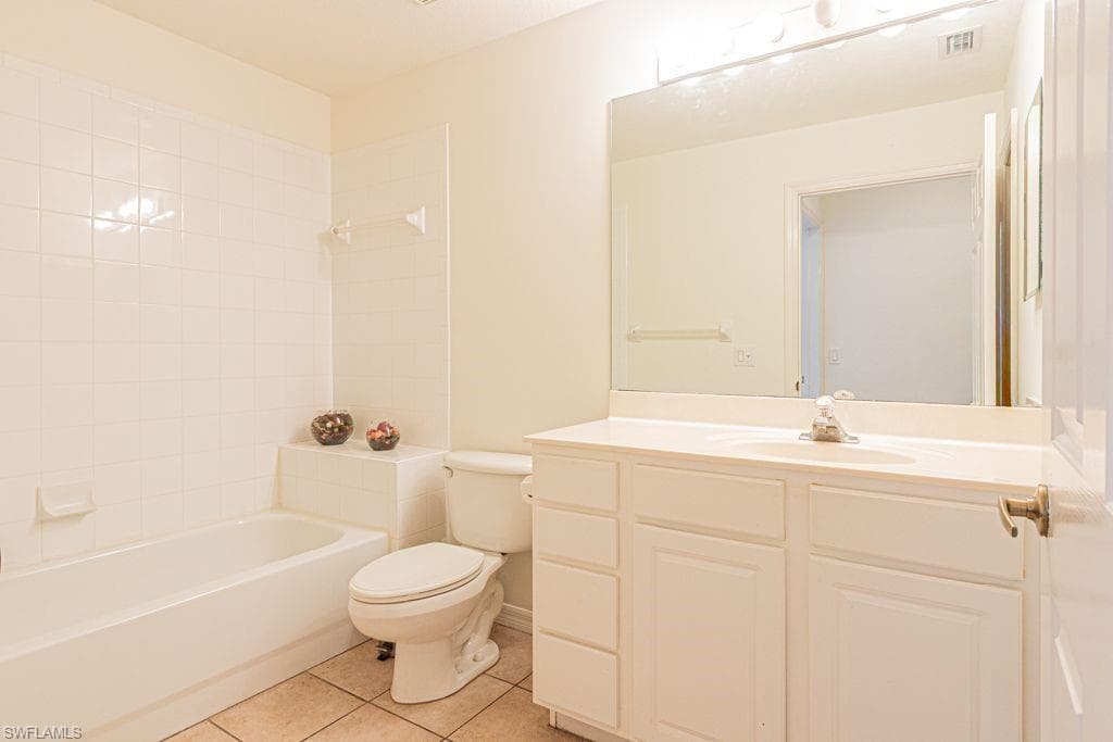 3301 Coconut Island DR # 101, ESTERO FL 34134-25