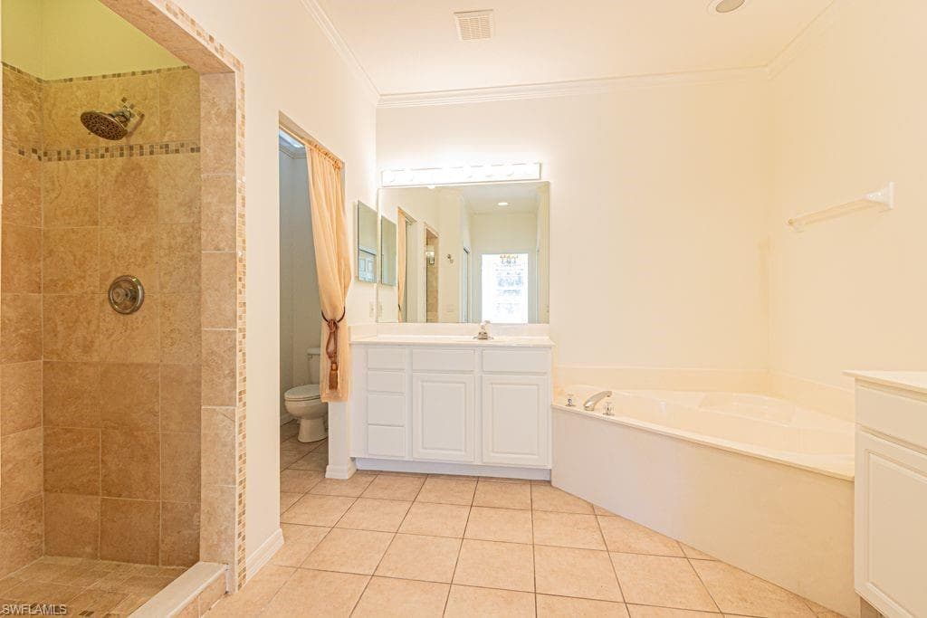 3301 Coconut Island DR # 101, ESTERO FL 34134-17