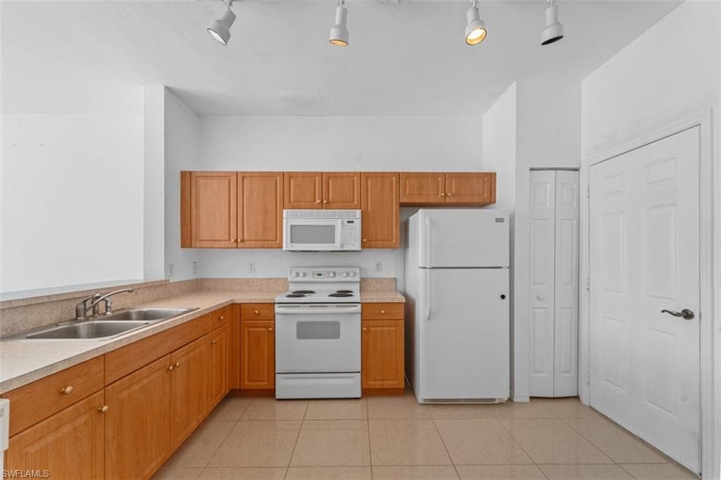 3637 Pine Oak CIR # 105, FORT MYERS FL 33916-7