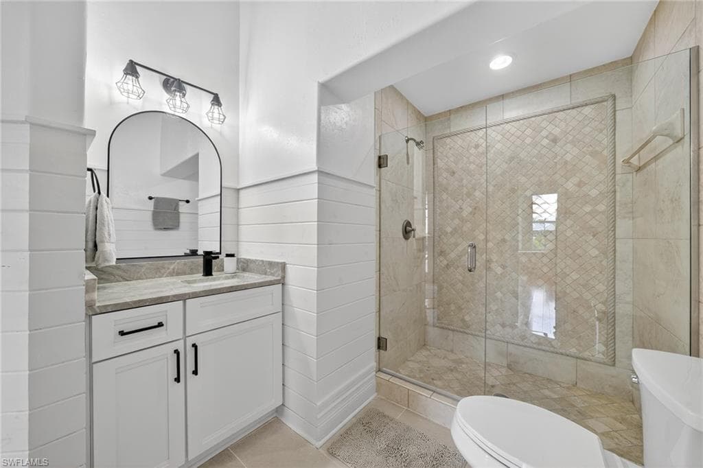 1041 S Town and River DR, FORT MYERS FL 33919-23