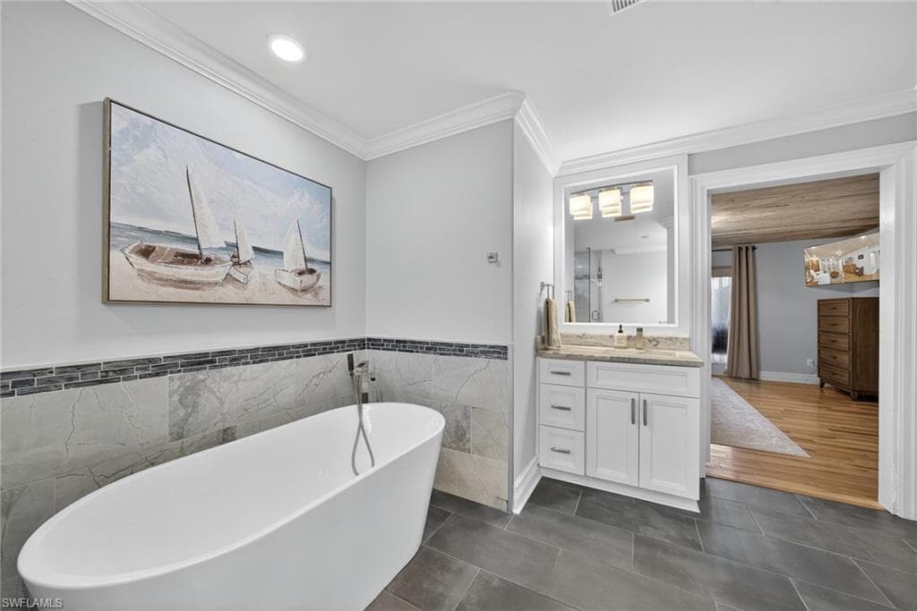 1041 S Town and River DR, FORT MYERS FL 33919-28