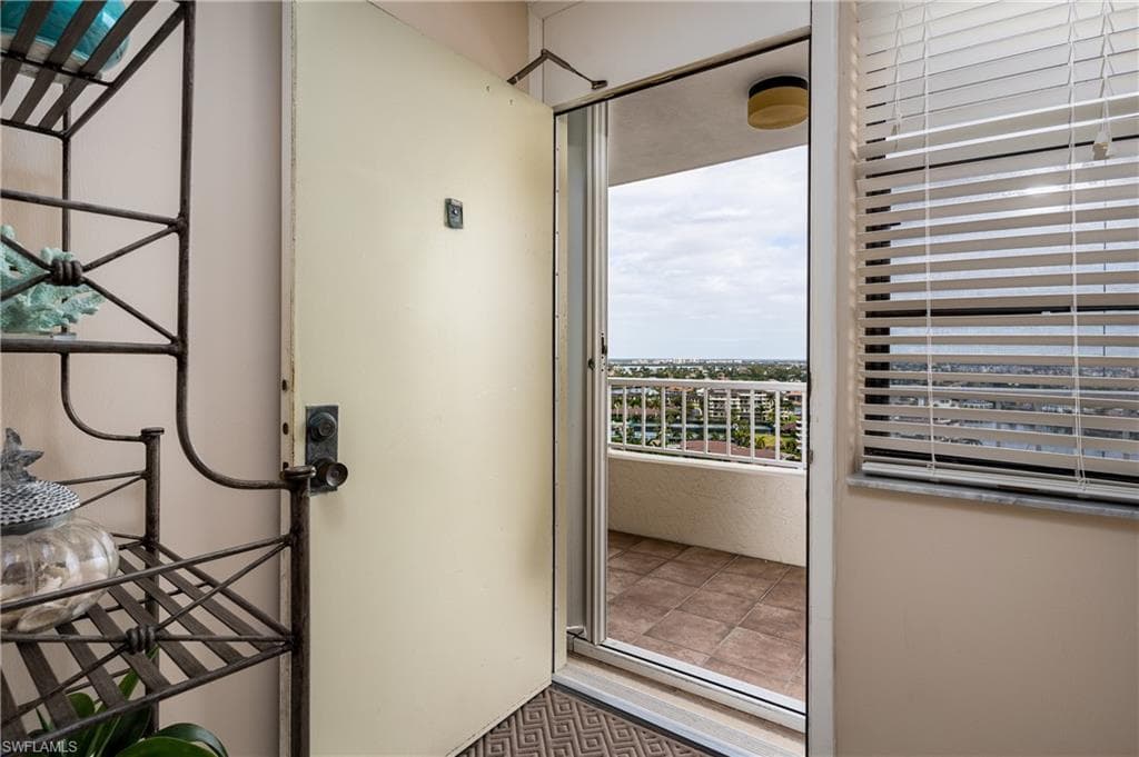 260 Seaview CT # 1605, MARCO ISLAND FL 34145-22