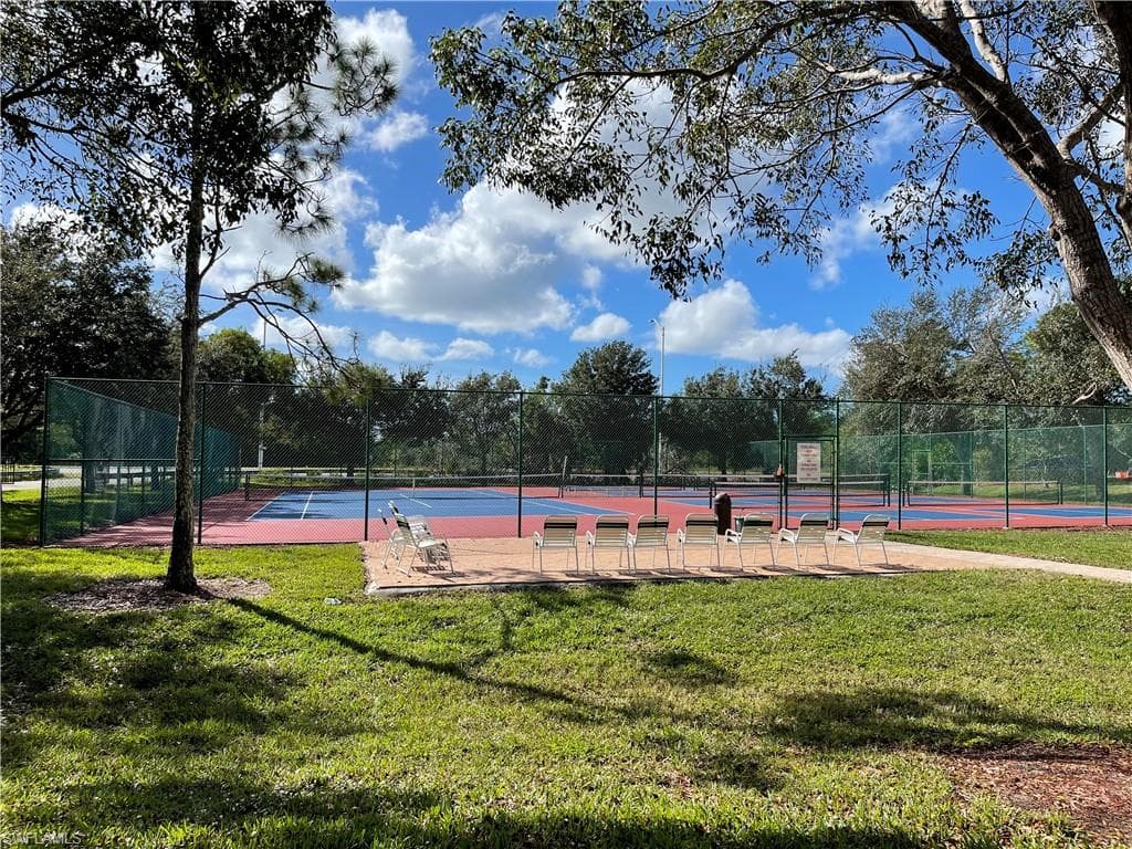 6590 Beach Resort DR # 305, NAPLES FL 34114-15