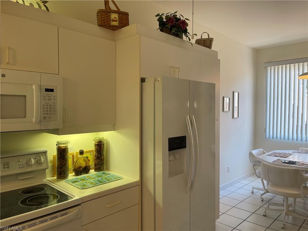 6590 Beach Resort DR # 305, NAPLES FL 34114-2