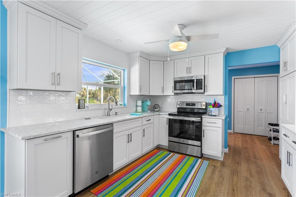 566 Boulder DR, SANIBEL FL 33957-12