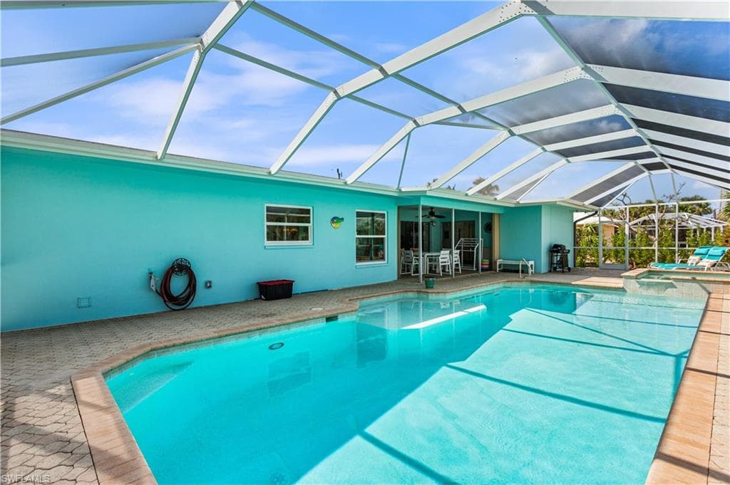 566 Boulder DR, SANIBEL FL 33957-2