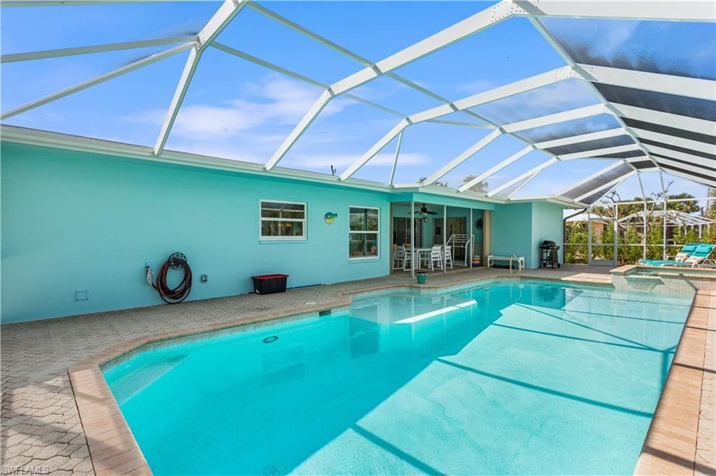 566 Boulder DR, SANIBEL FL 33957-27