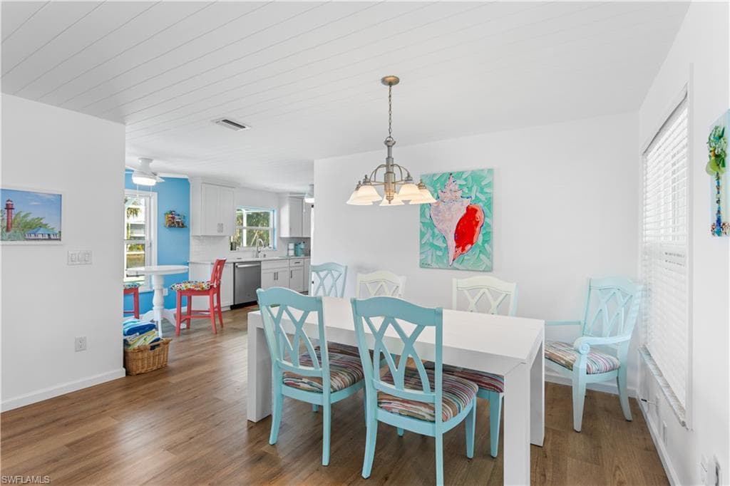 566 Boulder DR, SANIBEL FL 33957-8