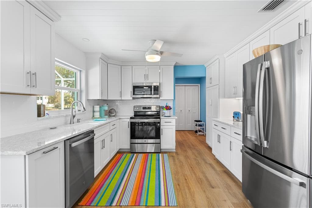 566 Boulder DR, SANIBEL FL 33957-10