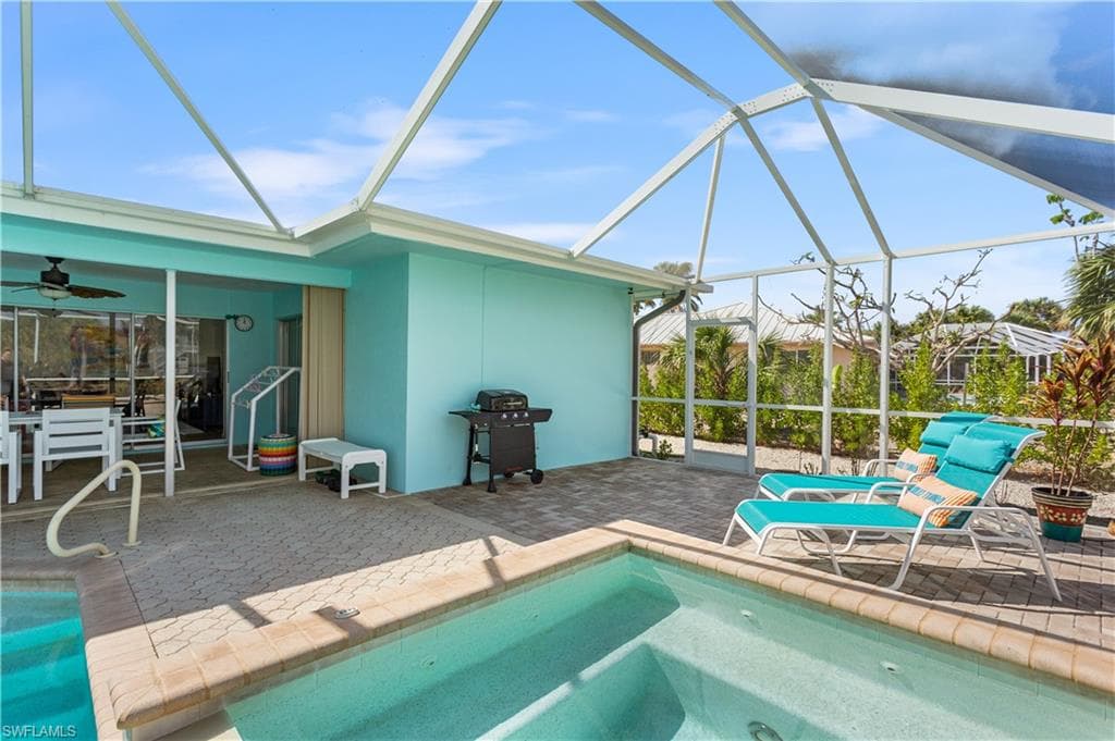 566 Boulder DR, SANIBEL FL 33957-30