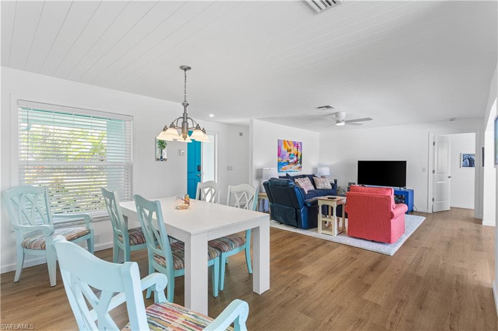 566 Boulder DR, SANIBEL FL 33957-7