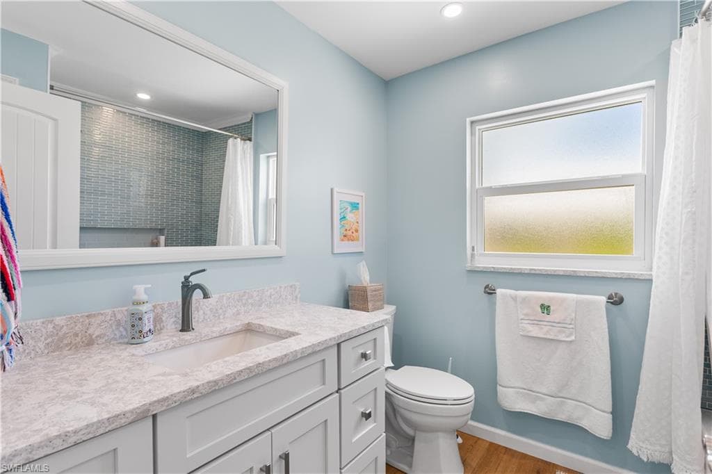 566 Boulder DR, SANIBEL FL 33957-24