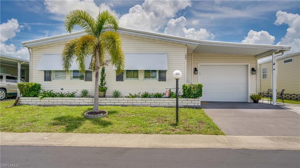 247 Lakeside DR, NORTH FORT MYERS FL 33903-1