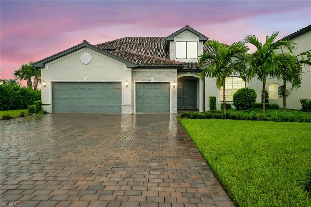17548 Kinzie LN, ESTERO FL 33928-1