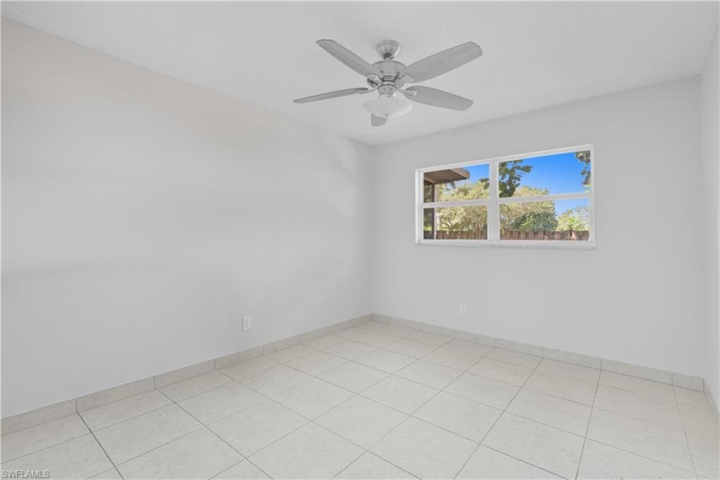 1069 Highlands DR, NAPLES FL 34103-6