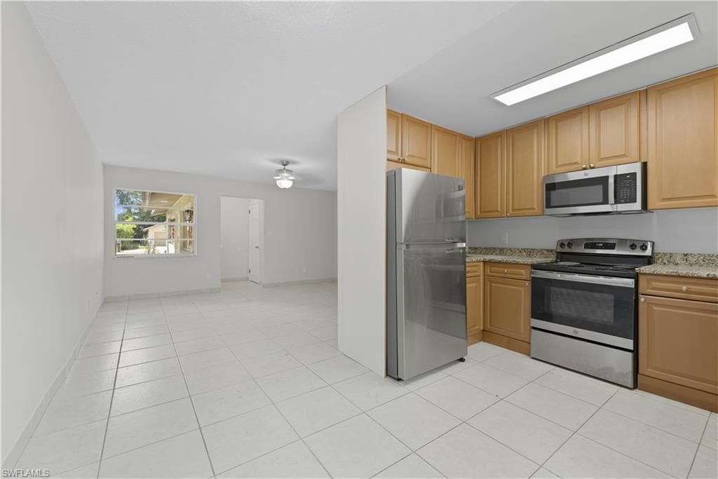 1069 Highlands DR, NAPLES FL 34103-2