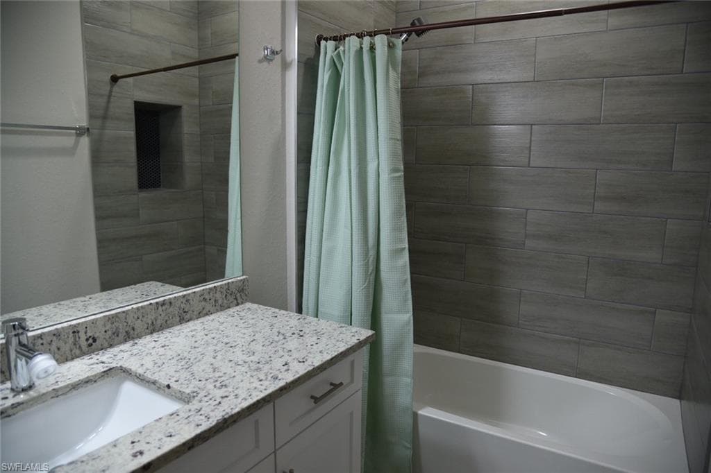 4666 Villa Capri LN, BONITA SPRINGS FL 34134-21