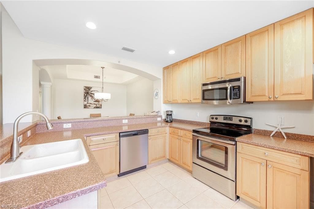 1128 Manor Lake DR # G103, NAPLES FL 34110-3