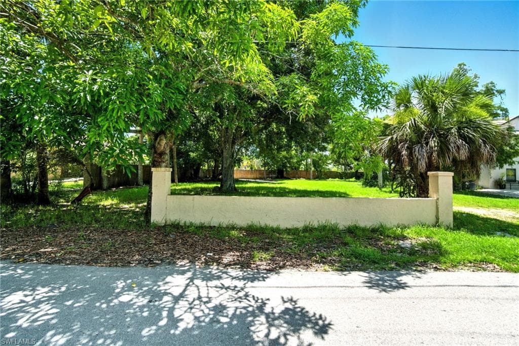 2960 Gordon ST, NAPLES FL 34112-6