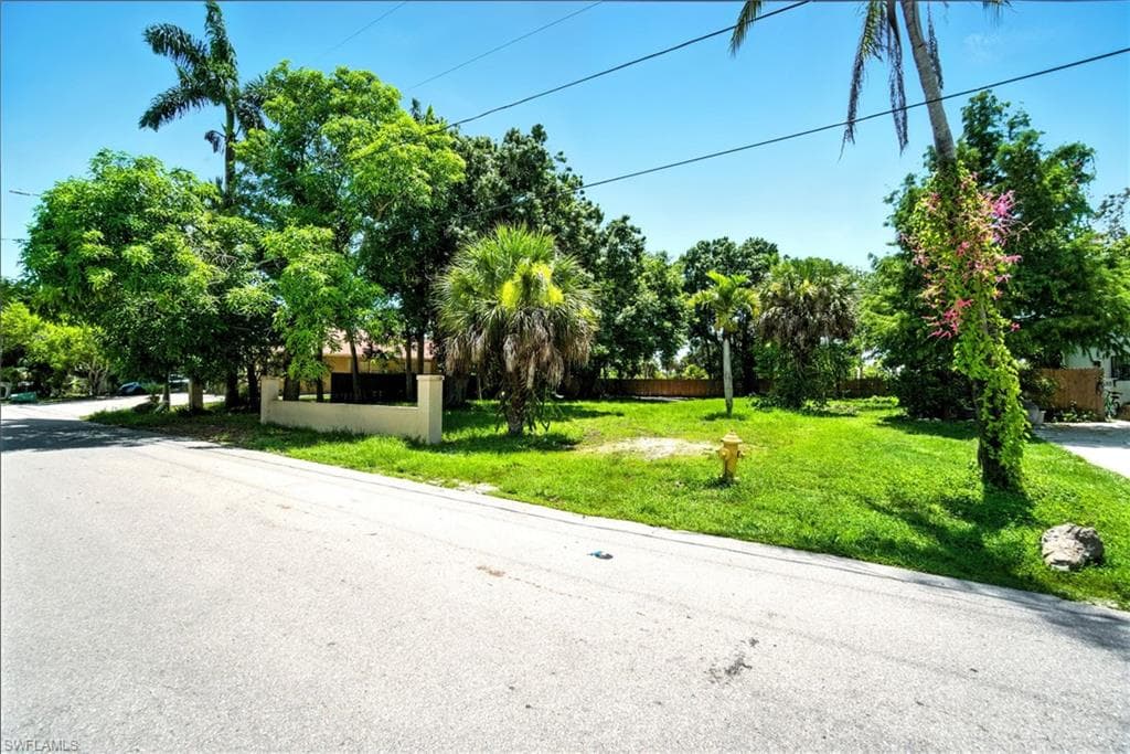 2960 Gordon ST, NAPLES FL 34112-8