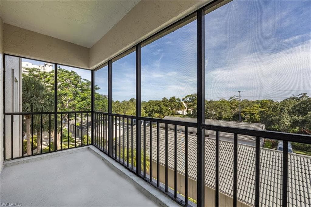 900 Arbor Lake DR # 307, NAPLES FL 34110-17