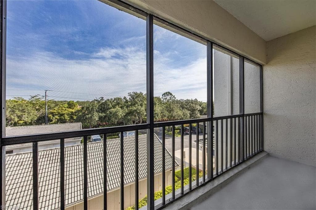 900 Arbor Lake DR # 307, NAPLES FL 34110-18