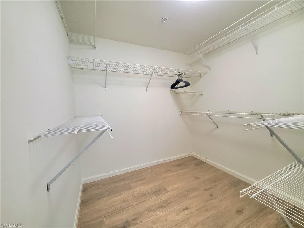 1051 Eastham WAY # 204, NAPLES FL 34104-11