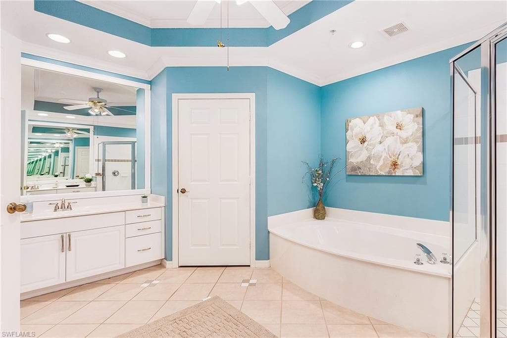 2130 Aberdeen LN # 102, NAPLES FL 34109-12