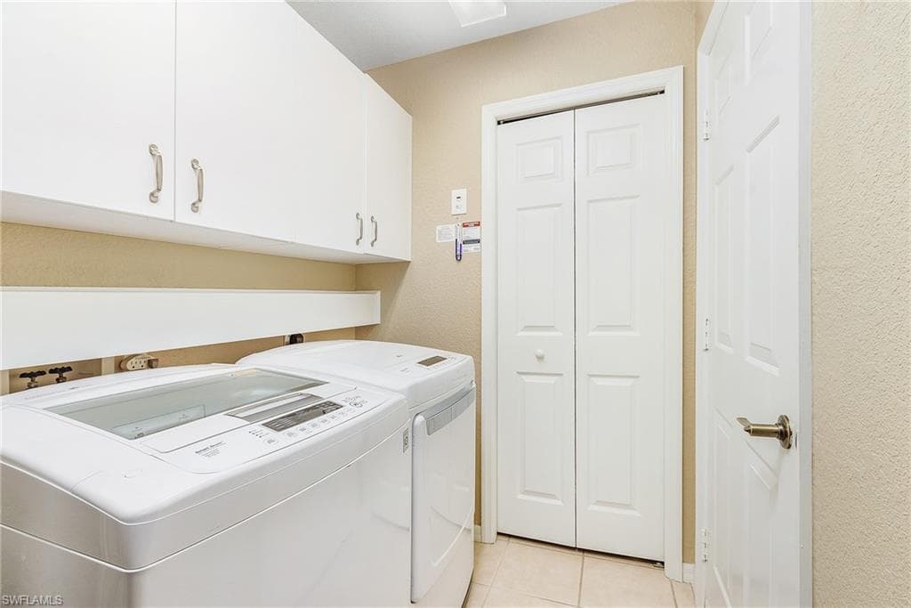 2130 Aberdeen LN # 102, NAPLES FL 34109-16